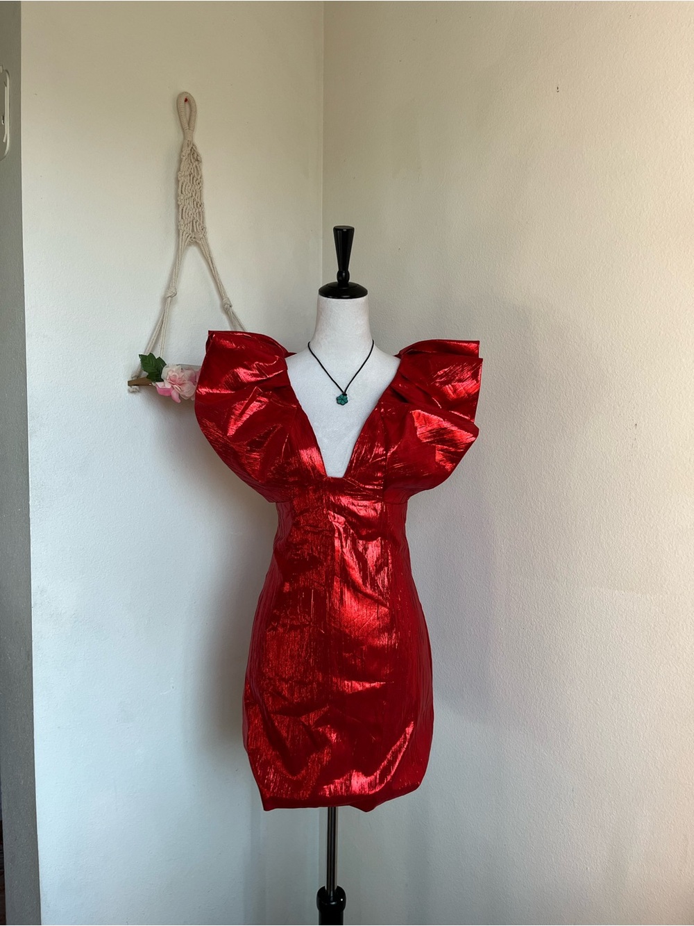 Hyacinth House Women’s Red Metallic V-Neck Puff Sleeve Dress size XXS NWT